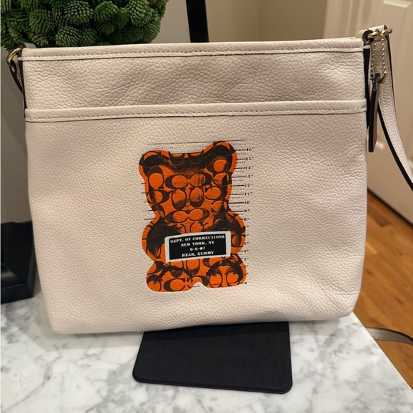 Coach - Vandal Gummy File Crossbody - EUC 2019 White Pebbled Leather